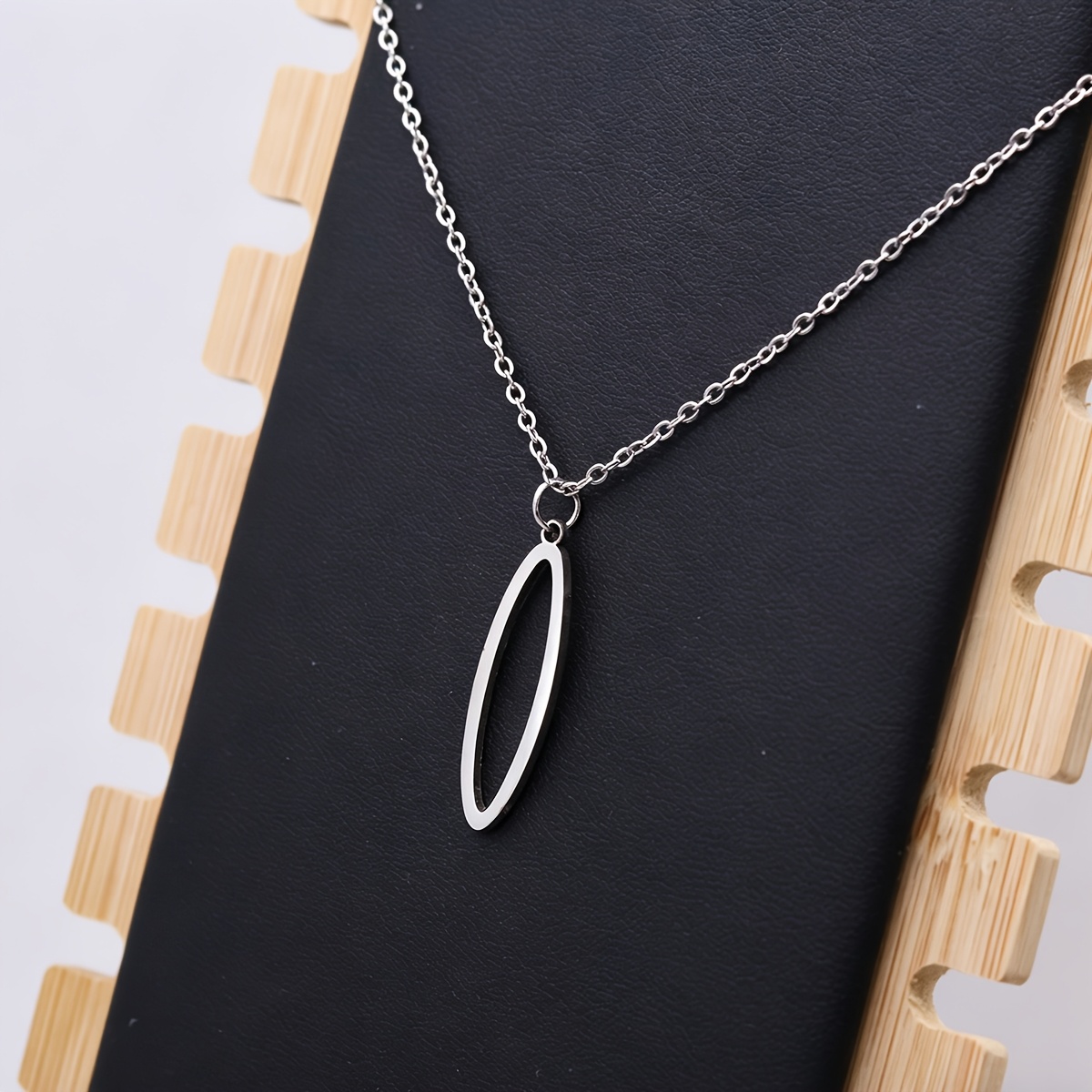 Women's Minimalist Hollow Oval Geometric Pendant Necklace